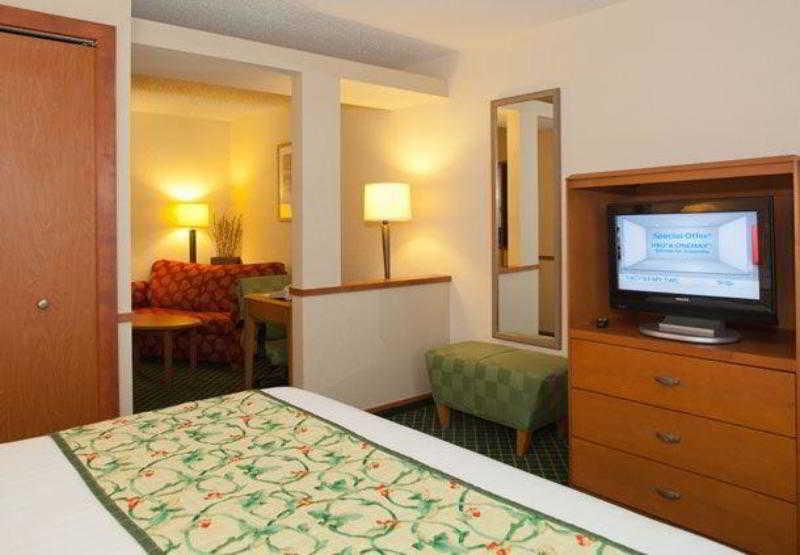 Fairfield Inn & Suites By Marriott Cleveland Стрітсборо Екстер'єр фото