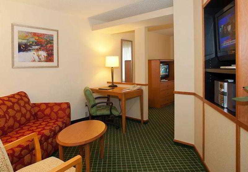Fairfield Inn & Suites By Marriott Cleveland Стрітсборо Екстер'єр фото