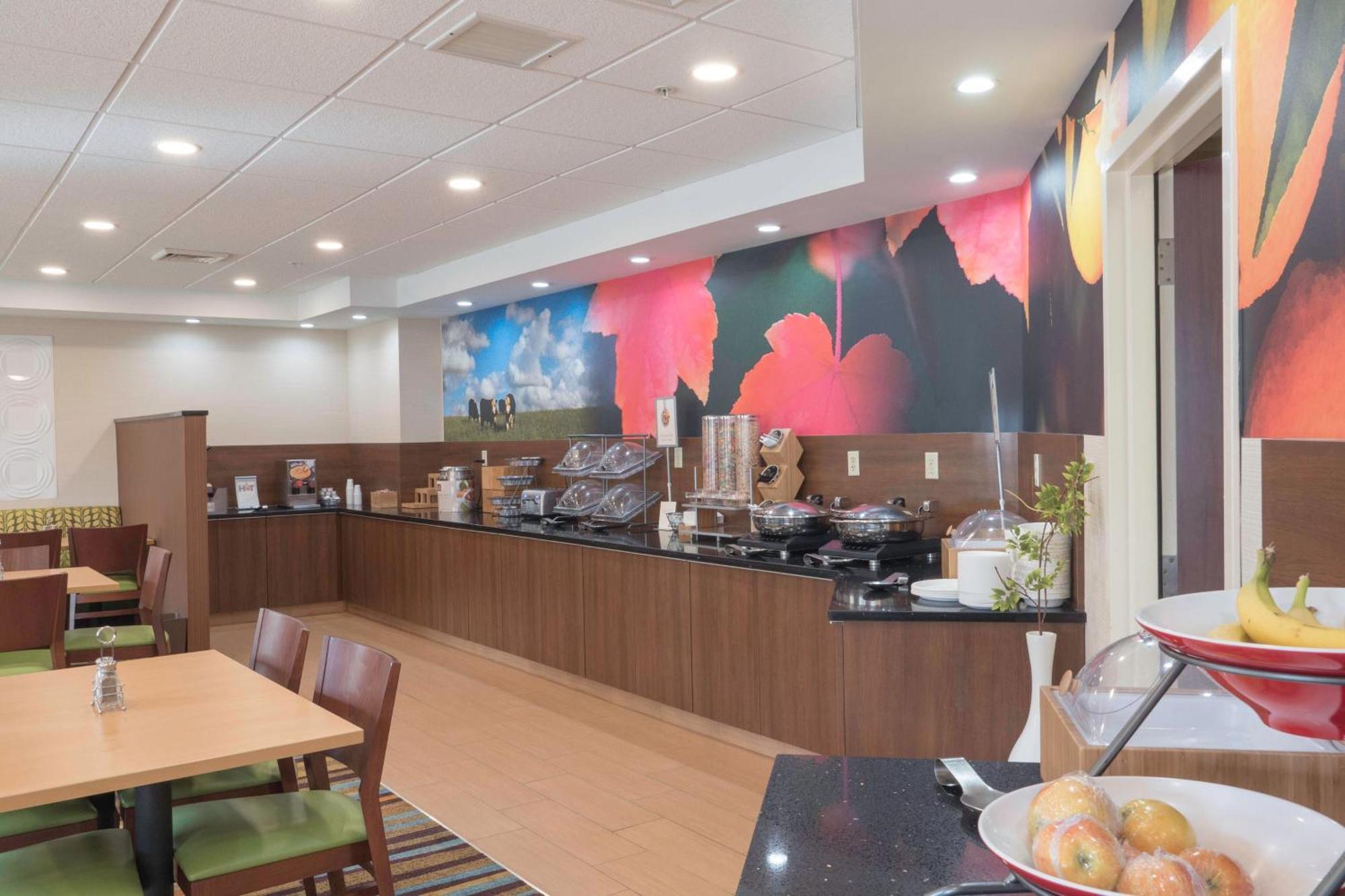 Fairfield Inn & Suites By Marriott Cleveland Стрітсборо Екстер'єр фото