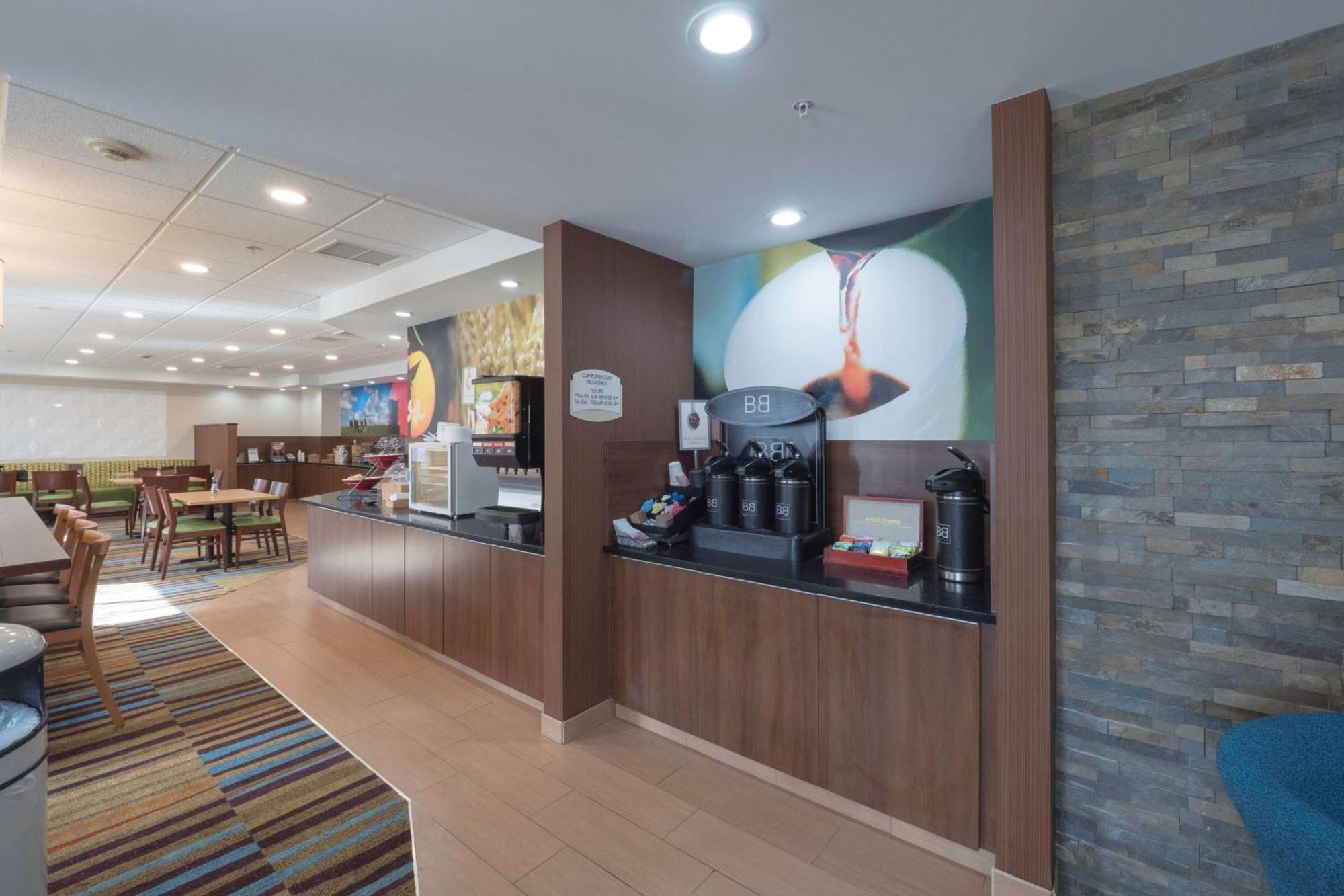 Fairfield Inn & Suites By Marriott Cleveland Стрітсборо Екстер'єр фото