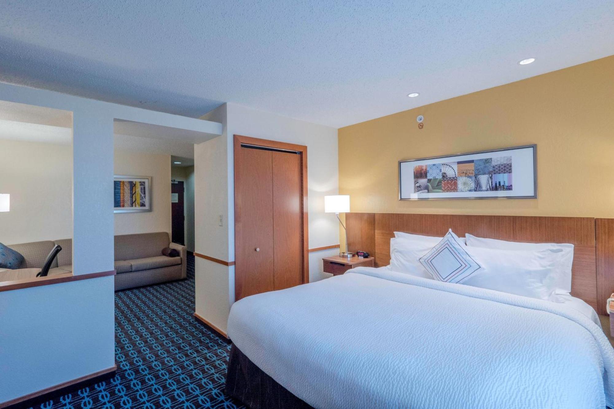 Fairfield Inn & Suites By Marriott Cleveland Стрітсборо Екстер'єр фото