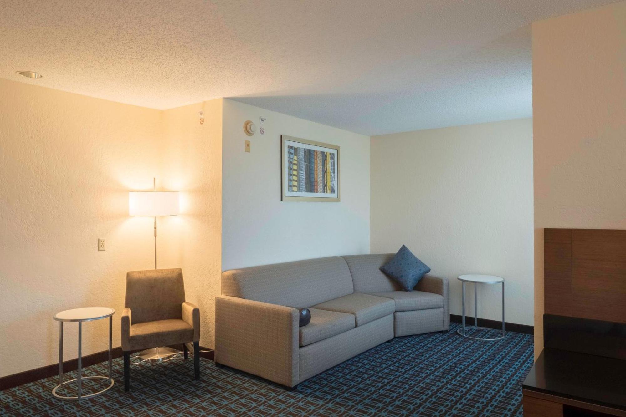 Fairfield Inn & Suites By Marriott Cleveland Стрітсборо Екстер'єр фото