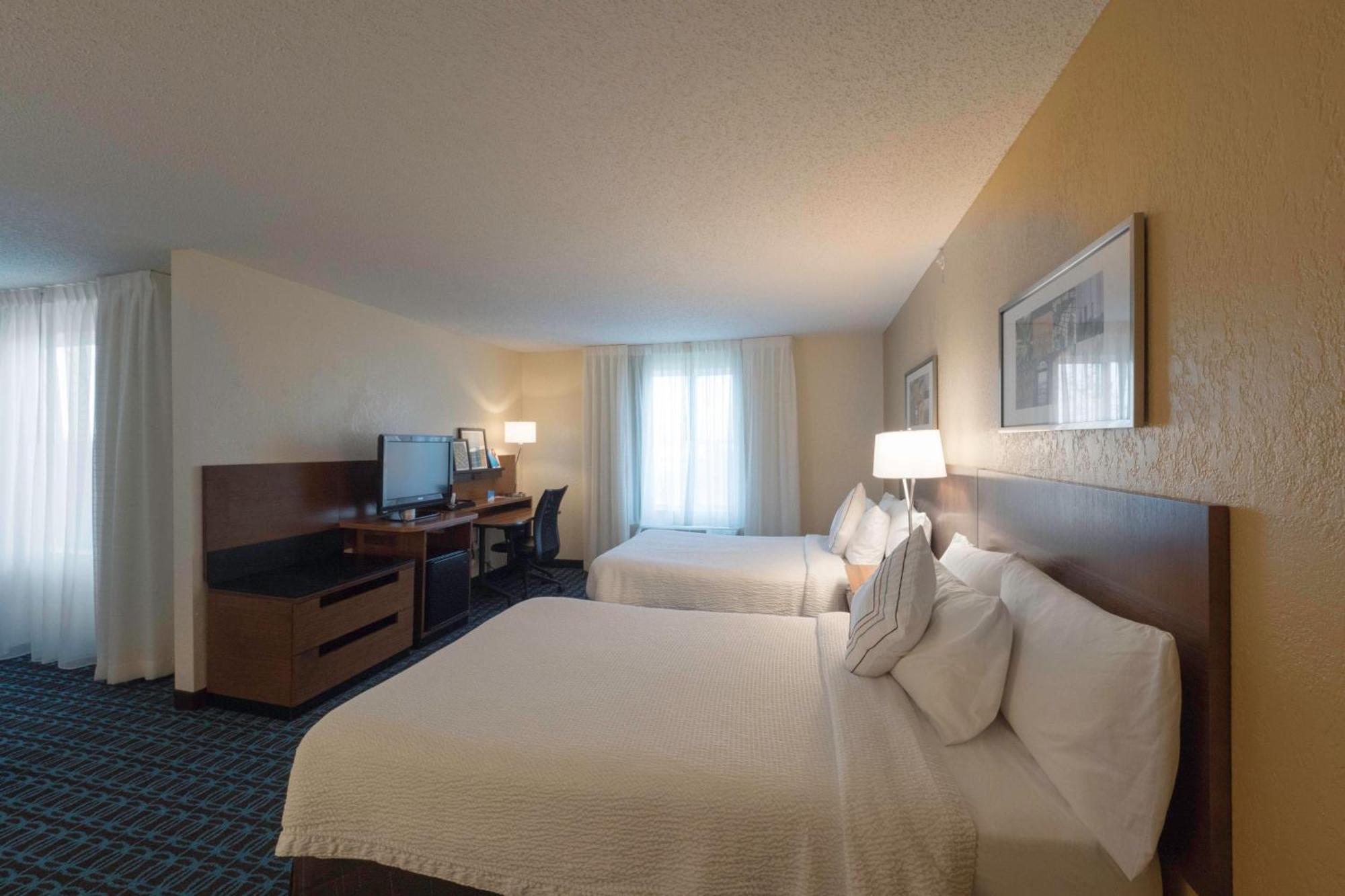 Fairfield Inn & Suites By Marriott Cleveland Стрітсборо Екстер'єр фото