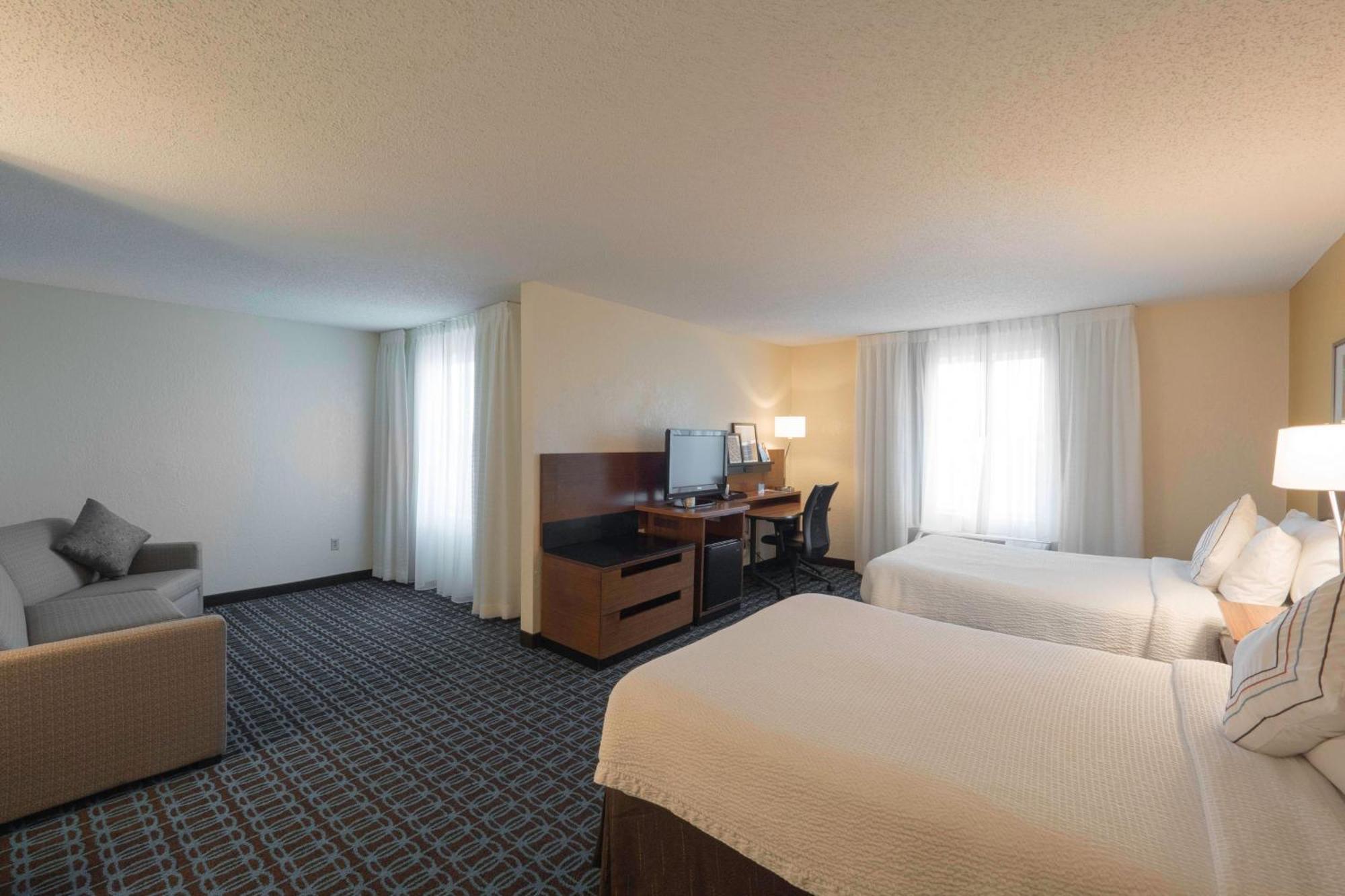 Fairfield Inn & Suites By Marriott Cleveland Стрітсборо Екстер'єр фото