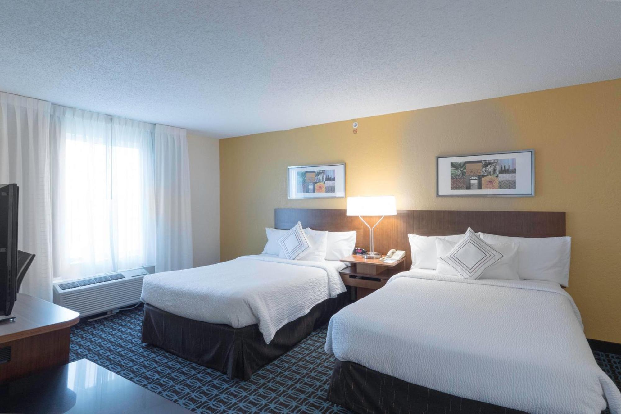 Fairfield Inn & Suites By Marriott Cleveland Стрітсборо Екстер'єр фото
