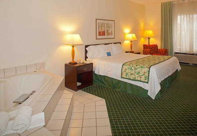 Fairfield Inn & Suites By Marriott Cleveland Стрітсборо Екстер'єр фото