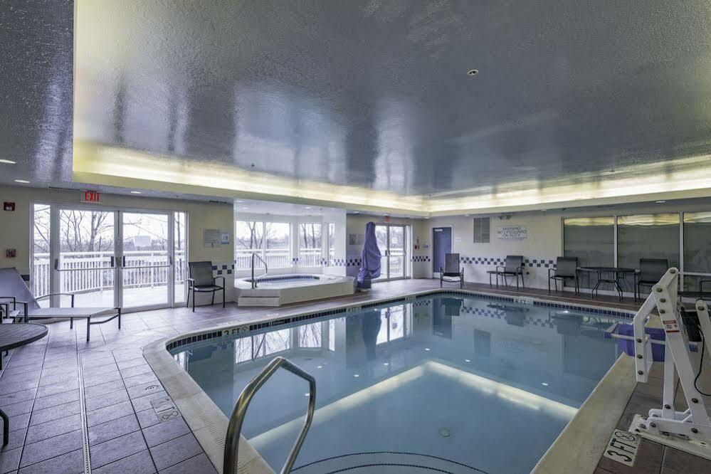 Fairfield Inn & Suites By Marriott Cleveland Стрітсборо Екстер'єр фото