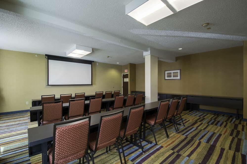 Fairfield Inn & Suites By Marriott Cleveland Стрітсборо Екстер'єр фото
